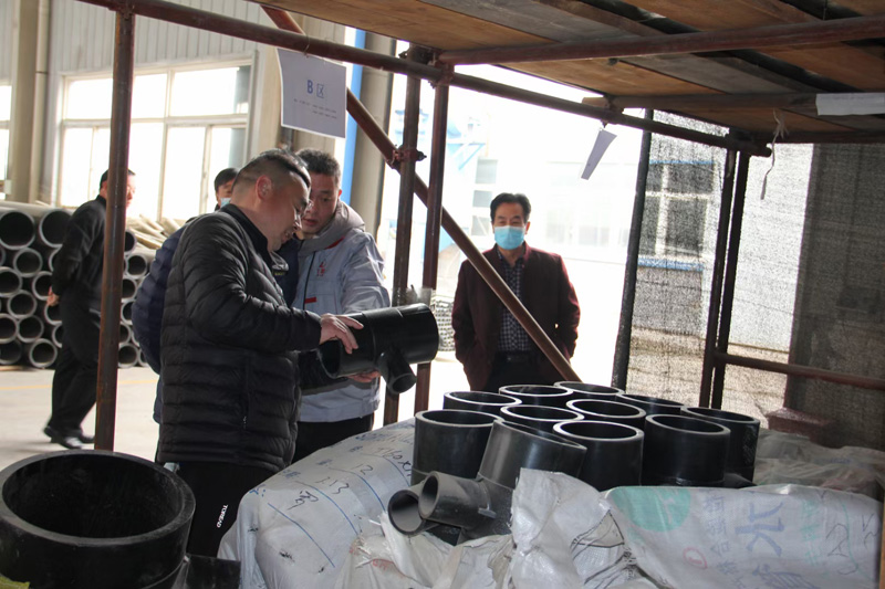 三门峡市陕州区水利局张局长,自来水公司赵总经理等人莅临陕西SBOBET利记官网实业公司考察指导工作 三门峡市陕州区水利局张局长,自来水公司赵总经理等人莅临陕西SBOBET利记官网实业公司考察指导工作